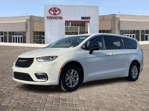 2024 Chrysler Pacifica Touring
