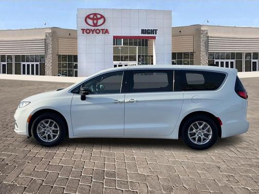 2024 Chrysler Pacifica Touring