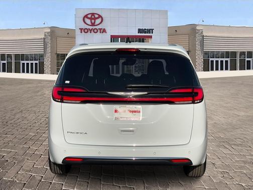 2024 Chrysler Pacifica Touring