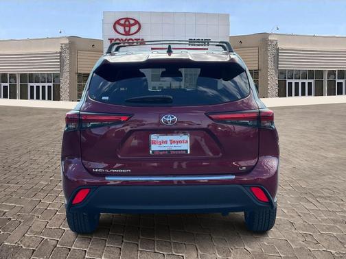 2022 Toyota Highlander LE