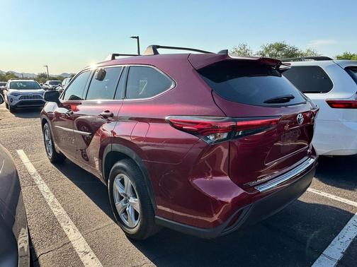 2022 Toyota Highlander LE