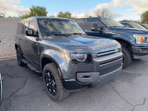 2024 Land Rover Defender 130 P400 Outbound