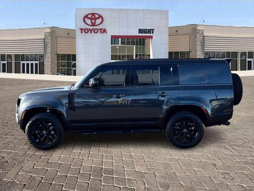 2024 Land Rover Defender 130 P400 Outbound