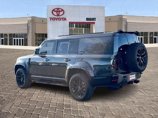 2024 Land Rover Defender 130 P400 Outbound