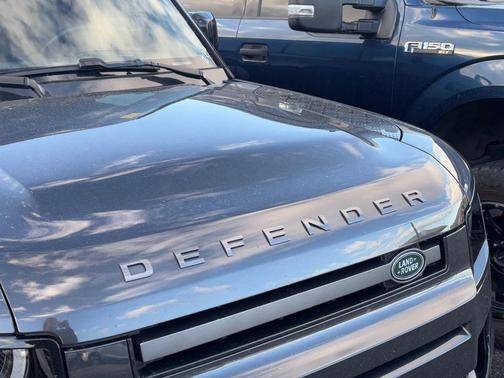 2024 Land Rover Defender 130 P400 Outbound