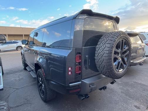 2024 Land Rover Defender 130 P400 Outbound