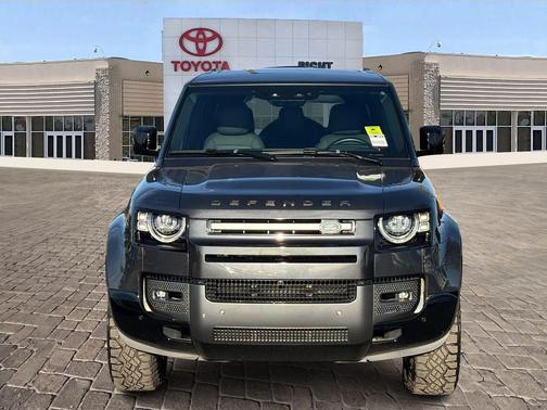 2024 Land Rover Defender 130 P400 Outbound