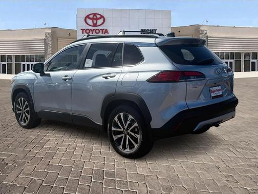 2025 Toyota Corolla Cross XLE