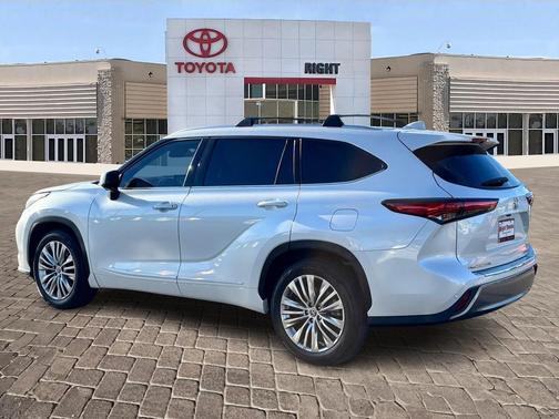 2023 Toyota Highlander Platinum