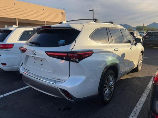 2023 Toyota Highlander Platinum