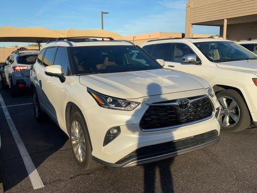 2023 Toyota Highlander Platinum