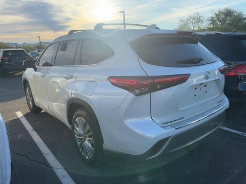 2023 Toyota Highlander Platinum
