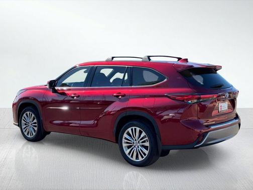 Ruby Flare Pearl 2023 Toyota Highlander Platinum