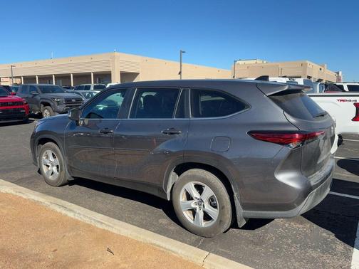 2023 Toyota Highlander LE