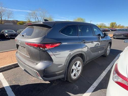 2023 Toyota Highlander LE