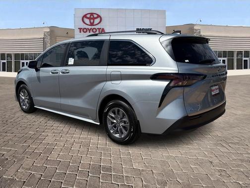 2025 Toyota Sienna LE