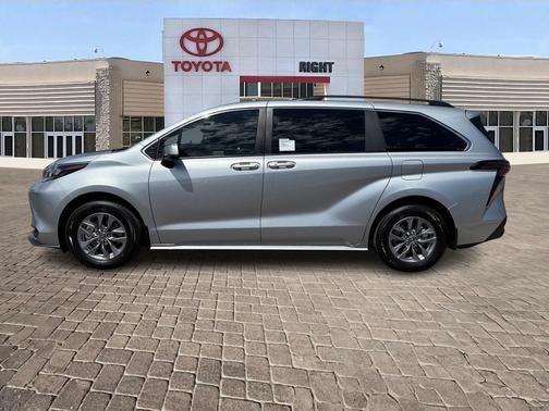 2025 Toyota Sienna LE