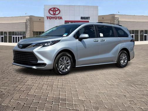 2025 Toyota Sienna LE