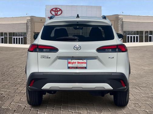 2025 Toyota Corolla Cross XLE