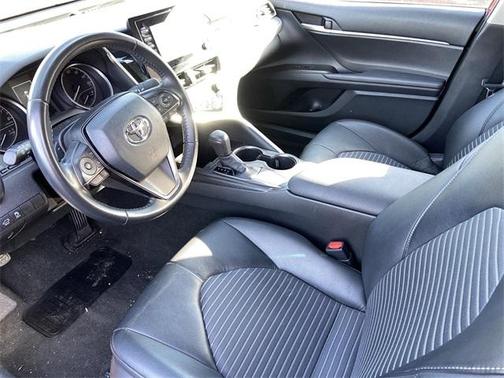 Photo 5 of 10 of 2021 Toyota Camry SE