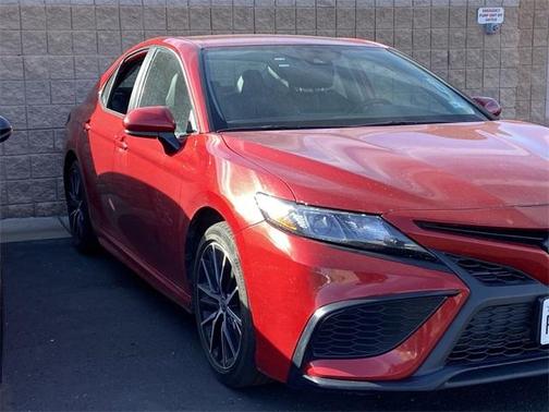 Photo 3 of 10 of 2021 Toyota Camry SE