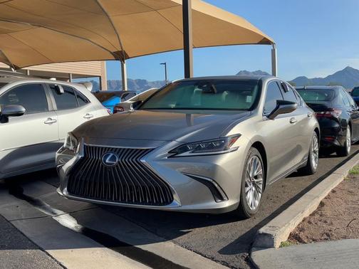 2021 Lexus ES 300h Luxury