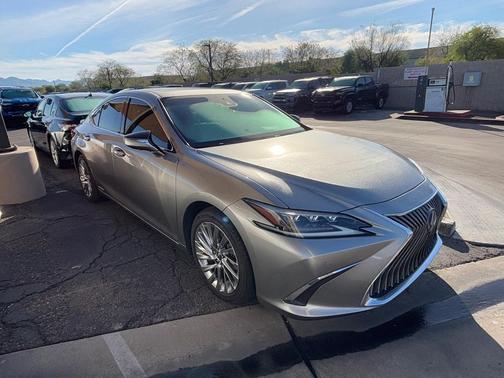 2021 Lexus ES 300h Luxury