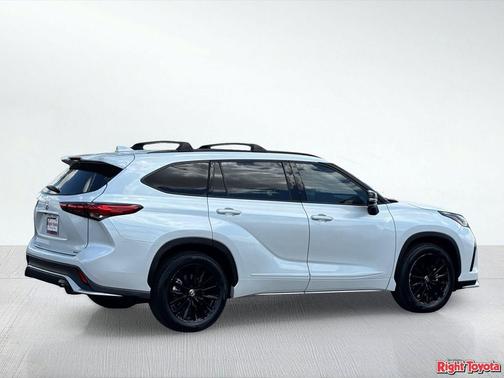 Pearl 2023 Toyota Highlander XSE