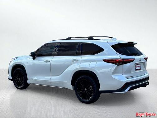 Pearl 2023 Toyota Highlander XSE