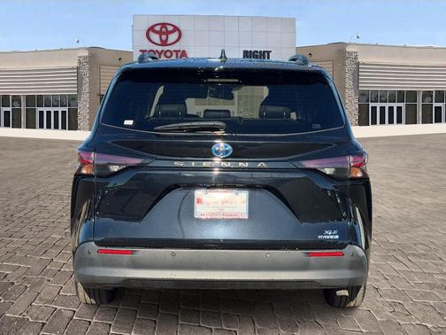 2024 Toyota Sienna XLE