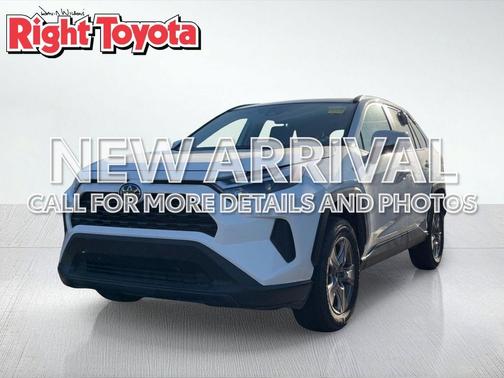 Ice Cap 2025 Toyota RAV4 XLE