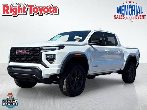 Summit White 2025 GMC Canyon Elevation