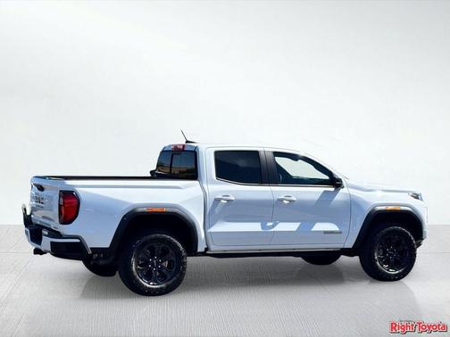 Summit White 2025 GMC Canyon Elevation