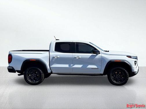 Summit White 2025 GMC Canyon Elevation