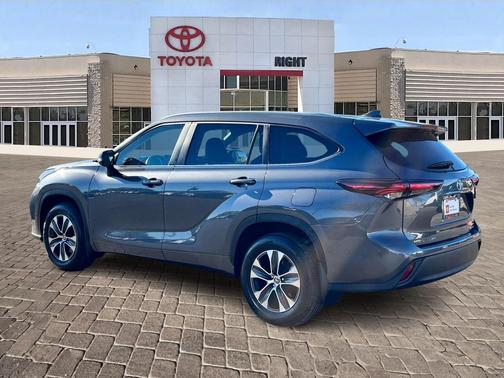 2025 Toyota Highlander XLE