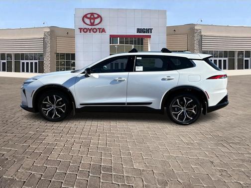 2025 Toyota Crown Signia XLE