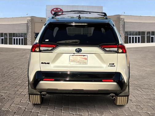 2023 Toyota RAV4 Hybrid SE