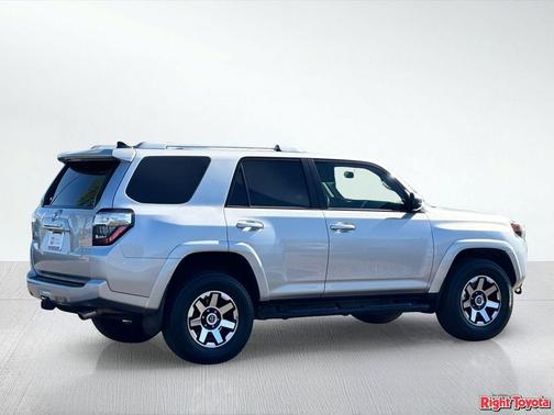 Classic Silver Metallic 2017 Toyota 4Runner SR5