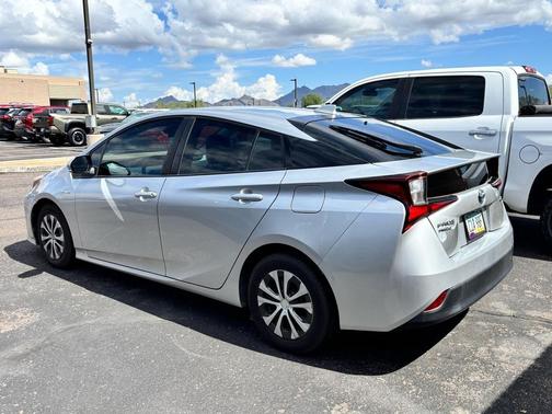 2022 Toyota Prius LE