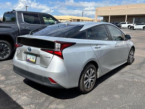 2022 Toyota Prius LE