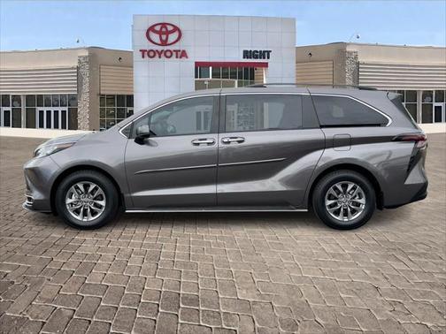 2023 Toyota Sienna XLE 8 Passenger