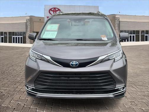 2023 Toyota Sienna XLE 8 Passenger