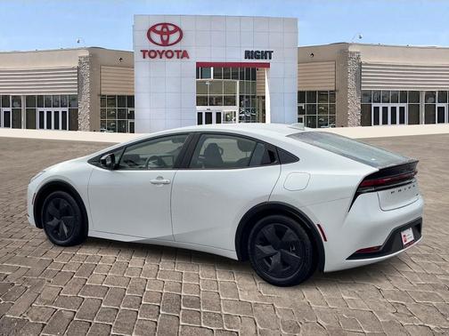 2025 Toyota Prius LE