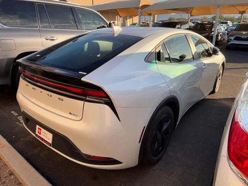 2025 Toyota Prius LE