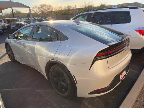 2025 Toyota Prius LE