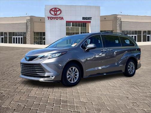 2022 Toyota Sienna XLE 7 Passenger