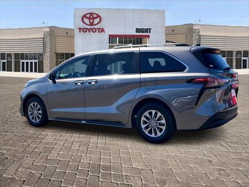2022 Toyota Sienna XLE 7 Passenger