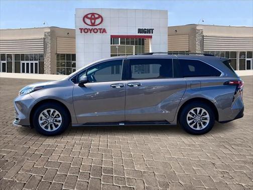 2022 Toyota Sienna XLE 7 Passenger