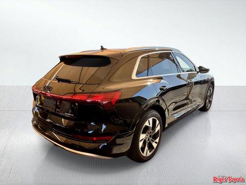 Brilliant Black 2022 Audi e-tron Premium Plus