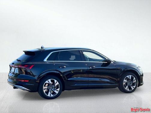 Brilliant Black 2022 Audi e-tron Premium Plus
